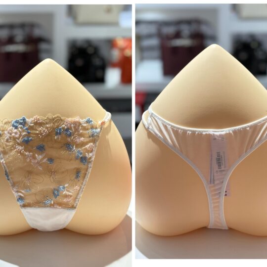 String dentelle fleuri