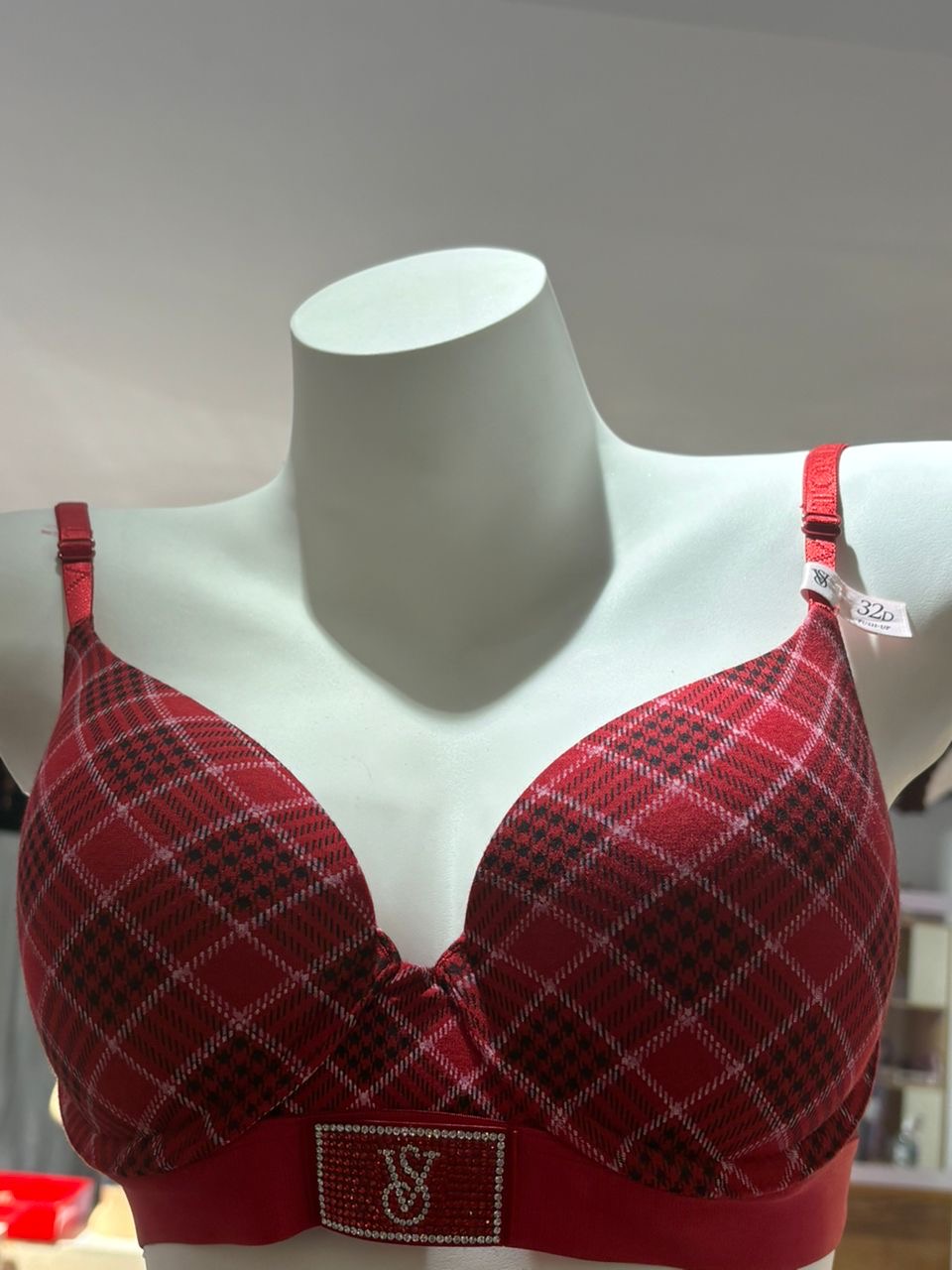 Soutien rouge à carreaux